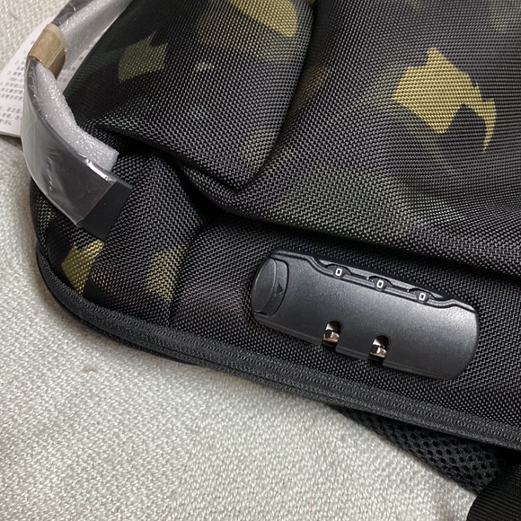 Bange Backpack - Picture 6 of 7